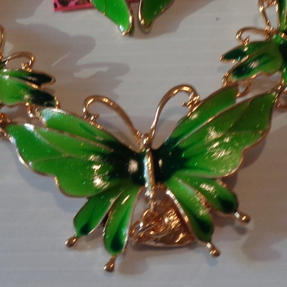 Beautiful GREEN BUTTERFLIES Ncklace & Earrings SET Sparkly Shades o Green Enamel - Picture 2 of 5